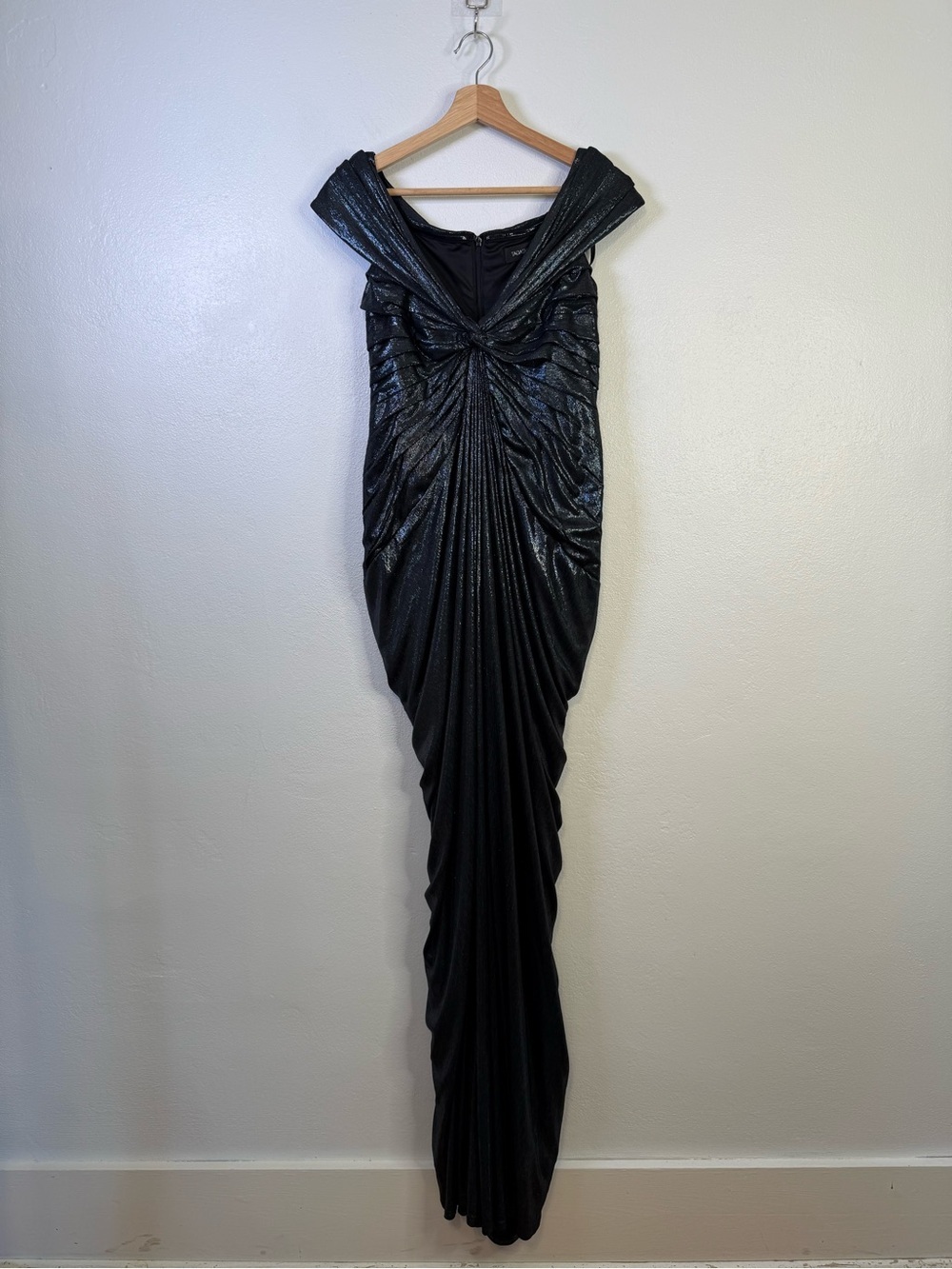 Tadashi Shoji Metallic Front Twist Off the Shoulder Floor Length Gown Size 6 - Picture 5 of 17